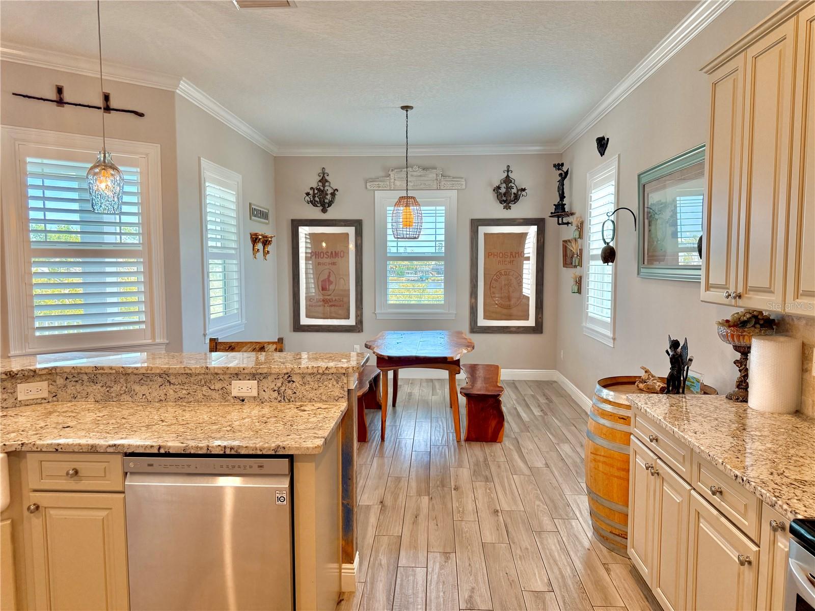 Image 15 of 72 For 2569 Palm Avenue