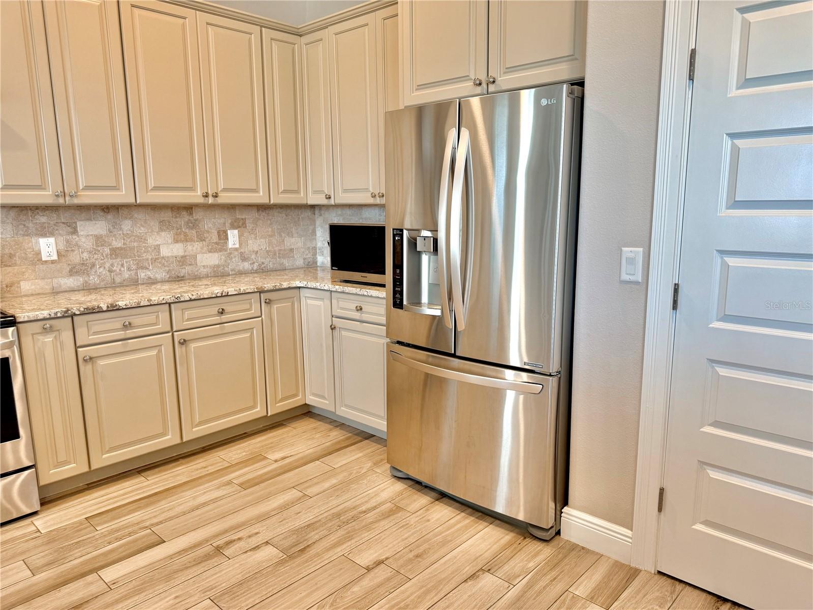 Image 16 of 72 For 2569 Palm Avenue