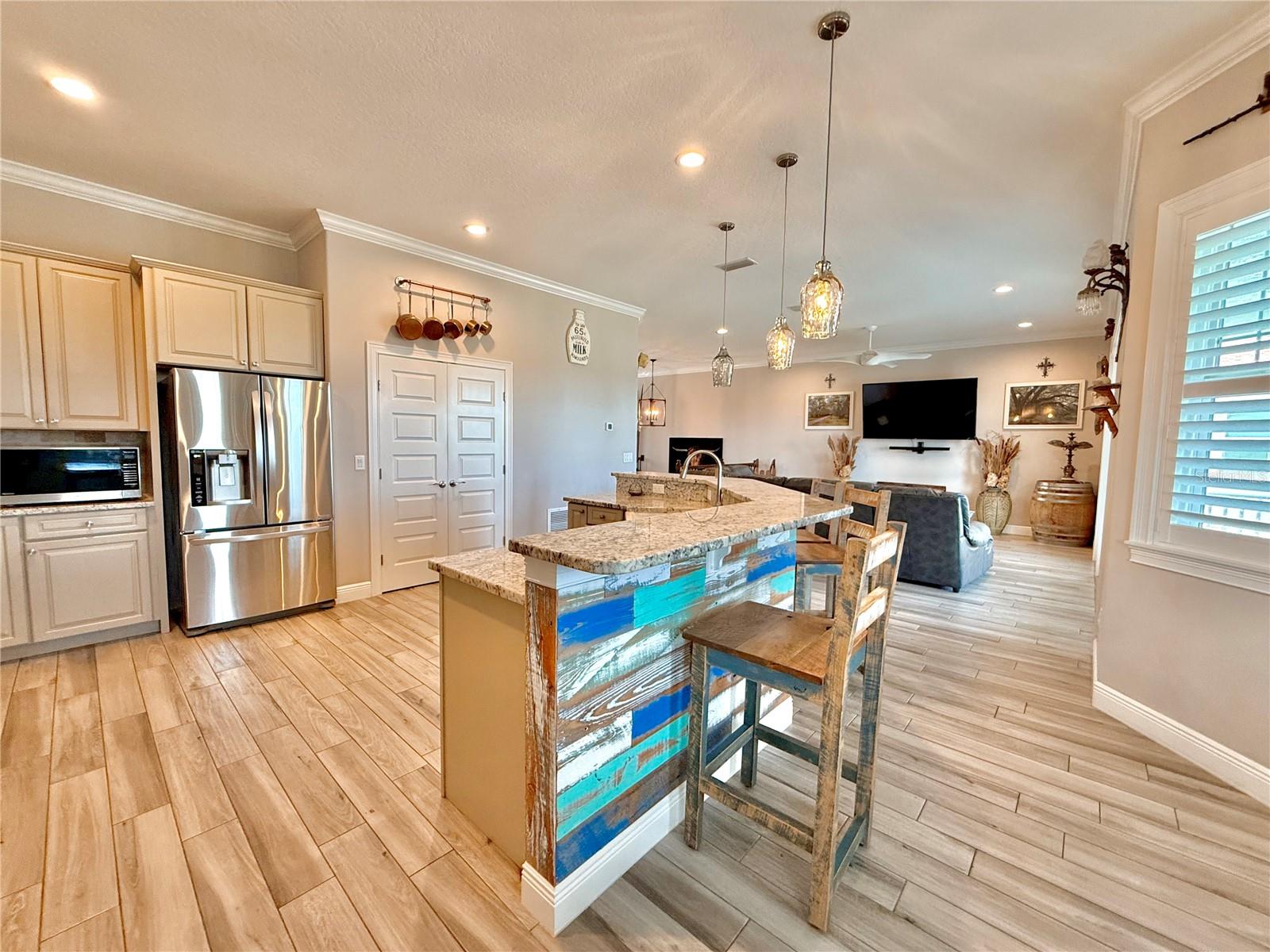 Image 17 of 72 For 2569 Palm Avenue