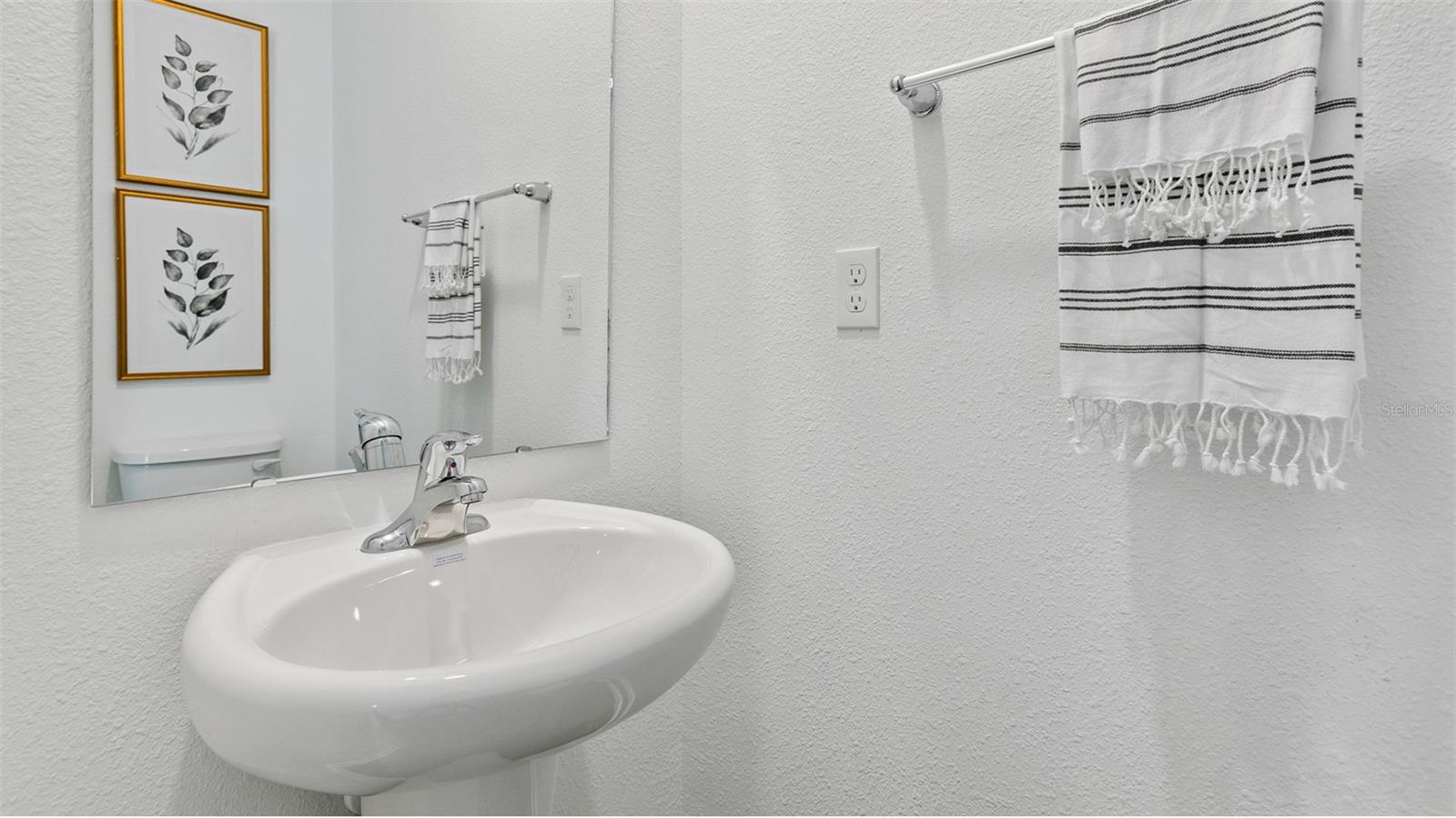 Image 12 of 47 For 27 Palmones Street