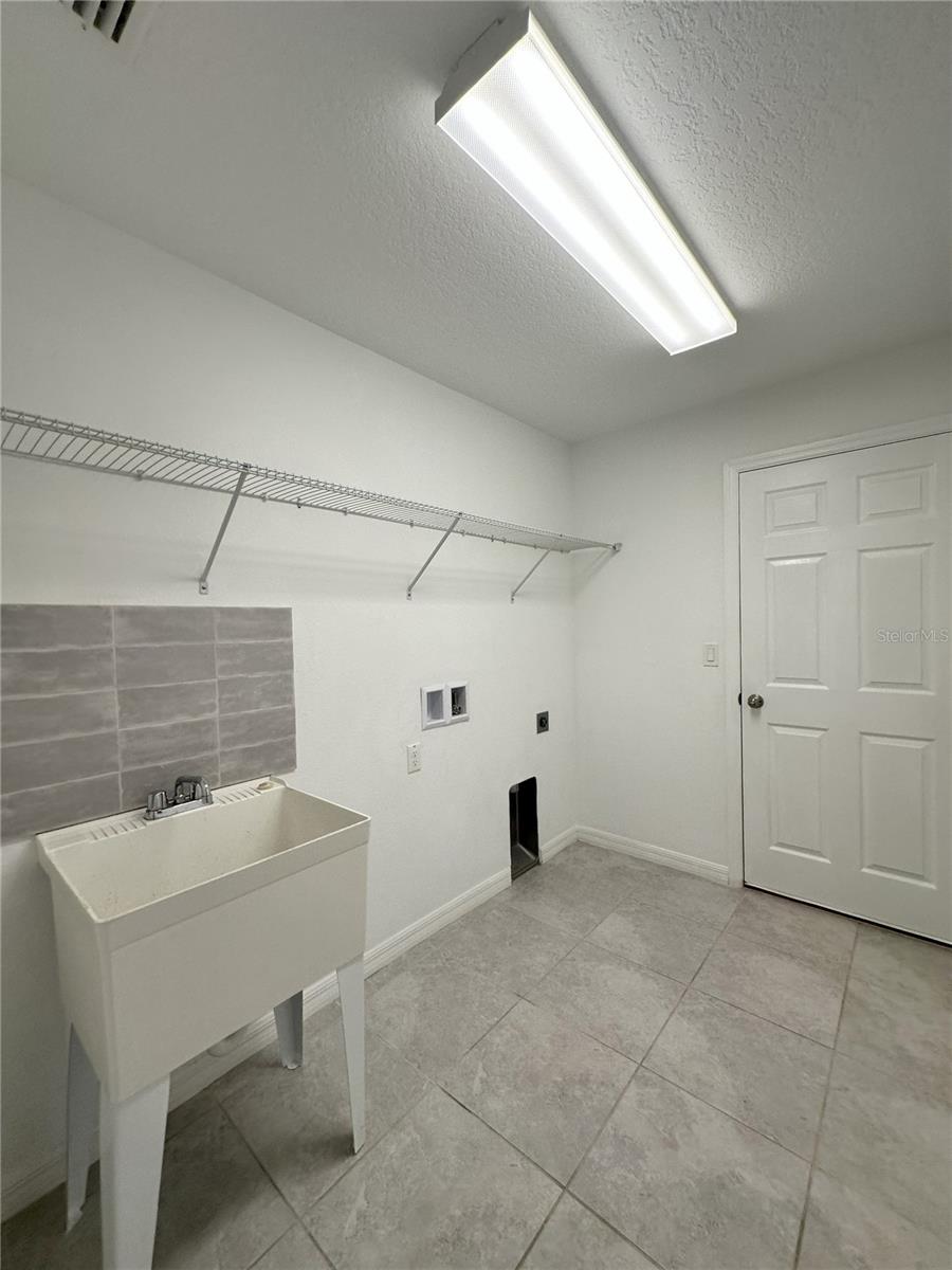 Image 28 of 31 For 37 Bud Shire Lane