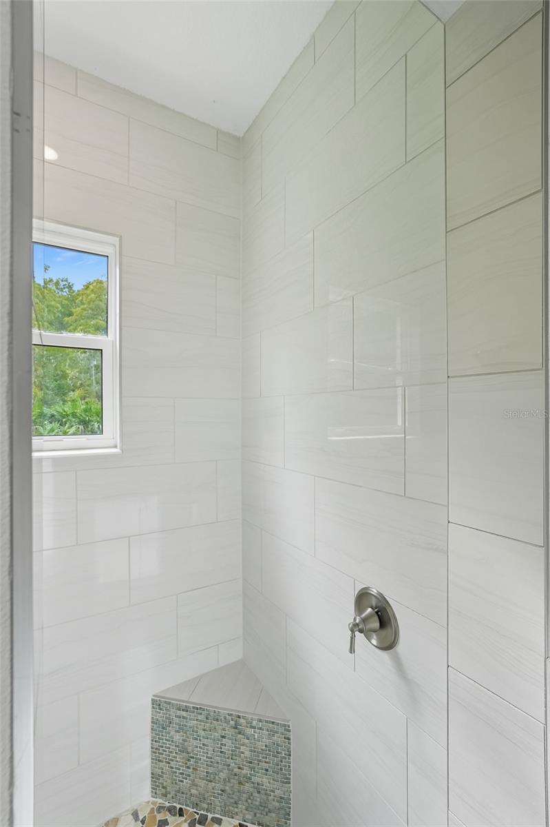 Image 61 of 75 For 17 New Leatherwood Drive