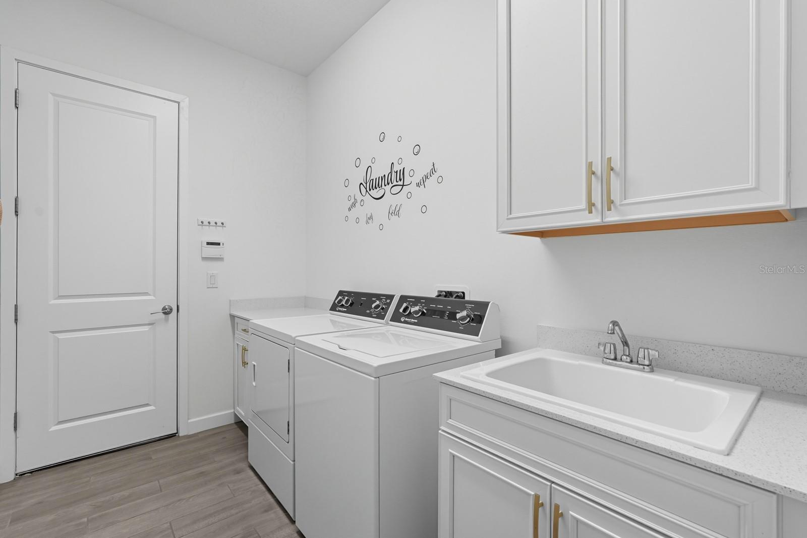 Image 65 of 75 For 17 New Leatherwood Drive