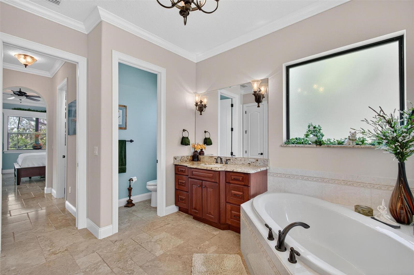 Image 24 of 51 For 202 Willow Oak Way