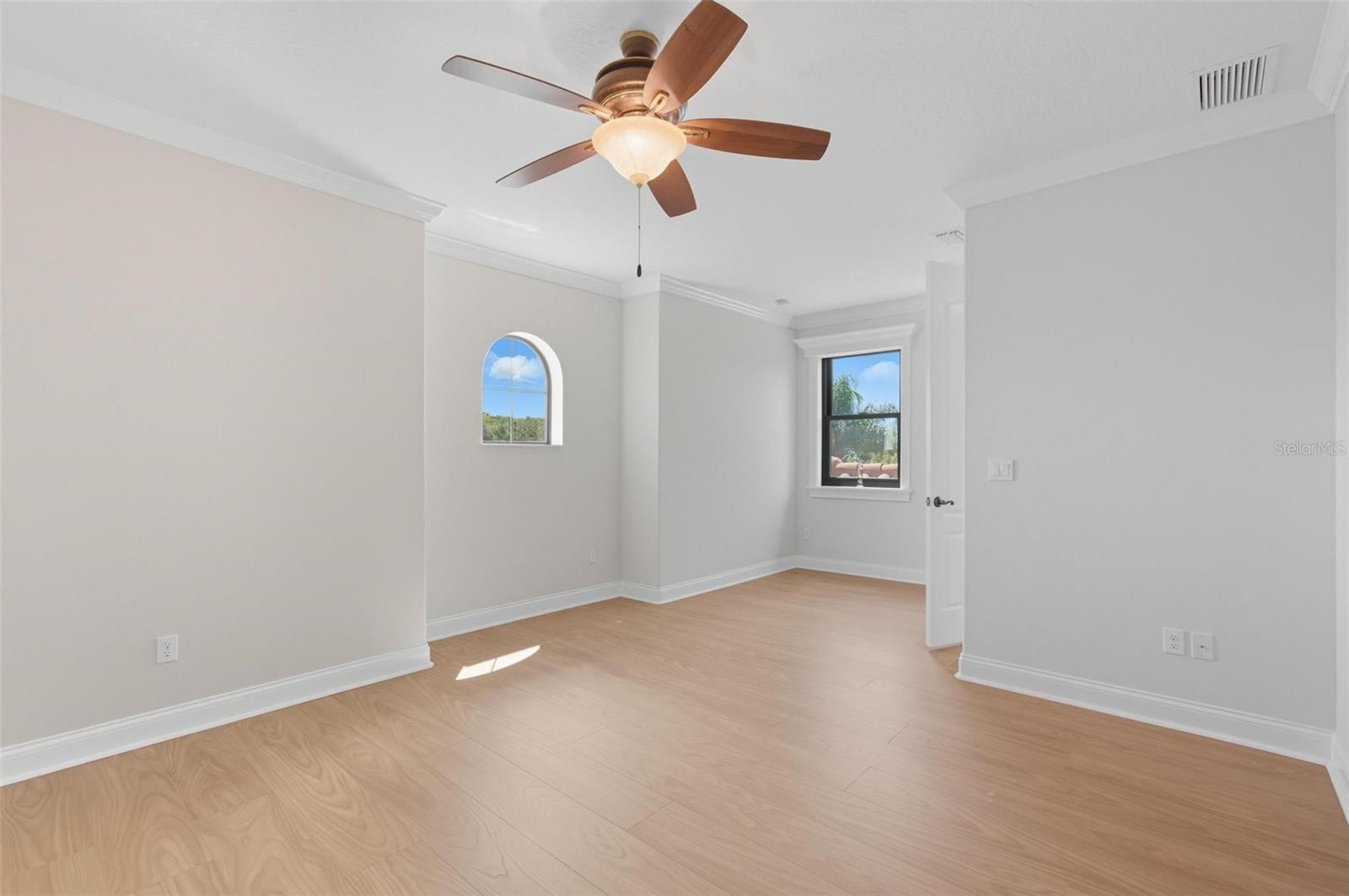 Image 35 of 51 For 202 Willow Oak Way