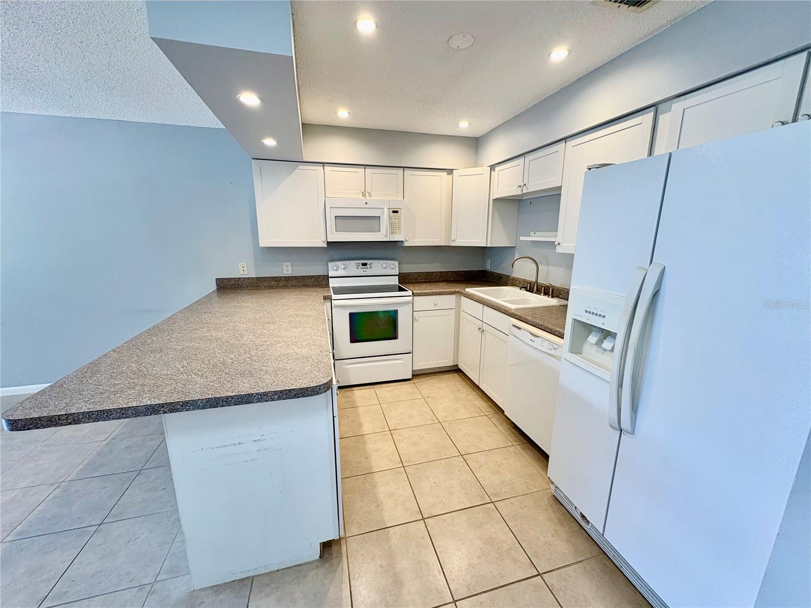 Image 10 of 33 For 108 Lacosta Lane 417