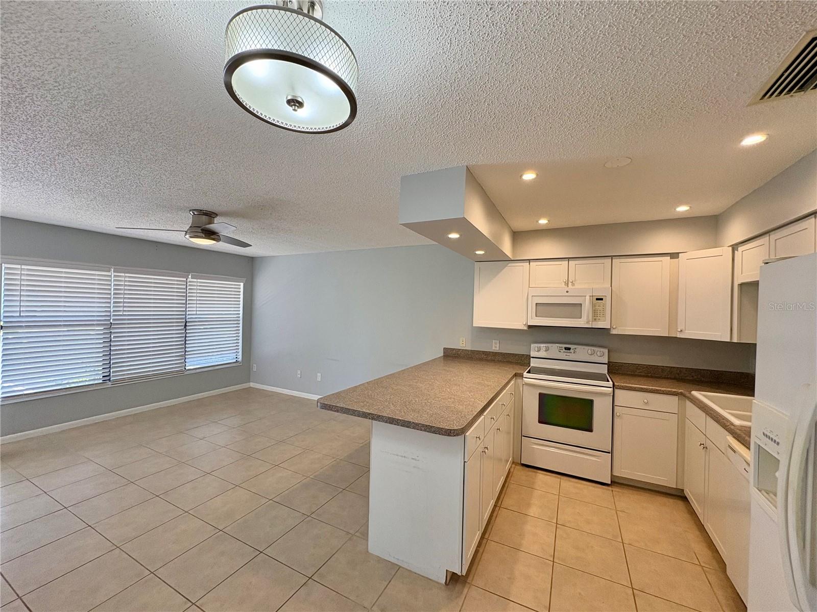 Image 11 of 33 For 108 Lacosta Lane 417