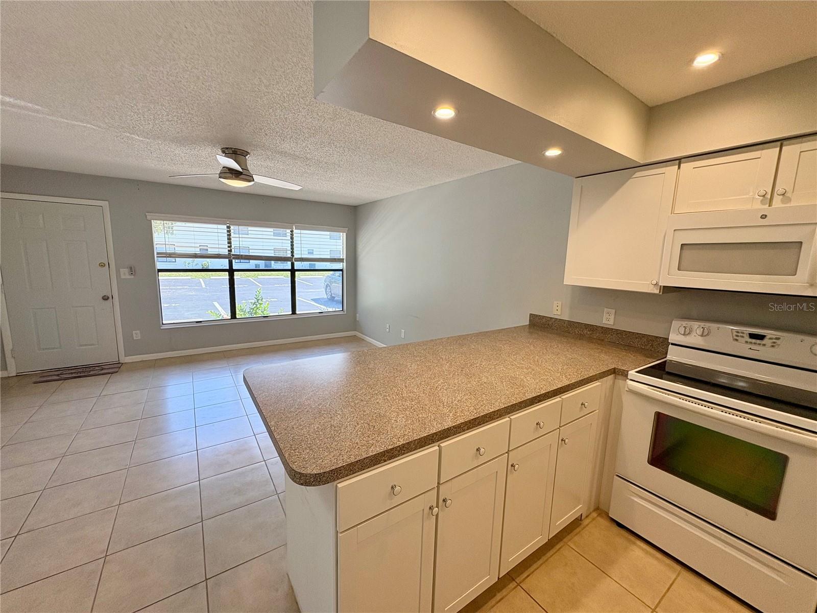 Image 12 of 33 For 108 Lacosta Lane 417