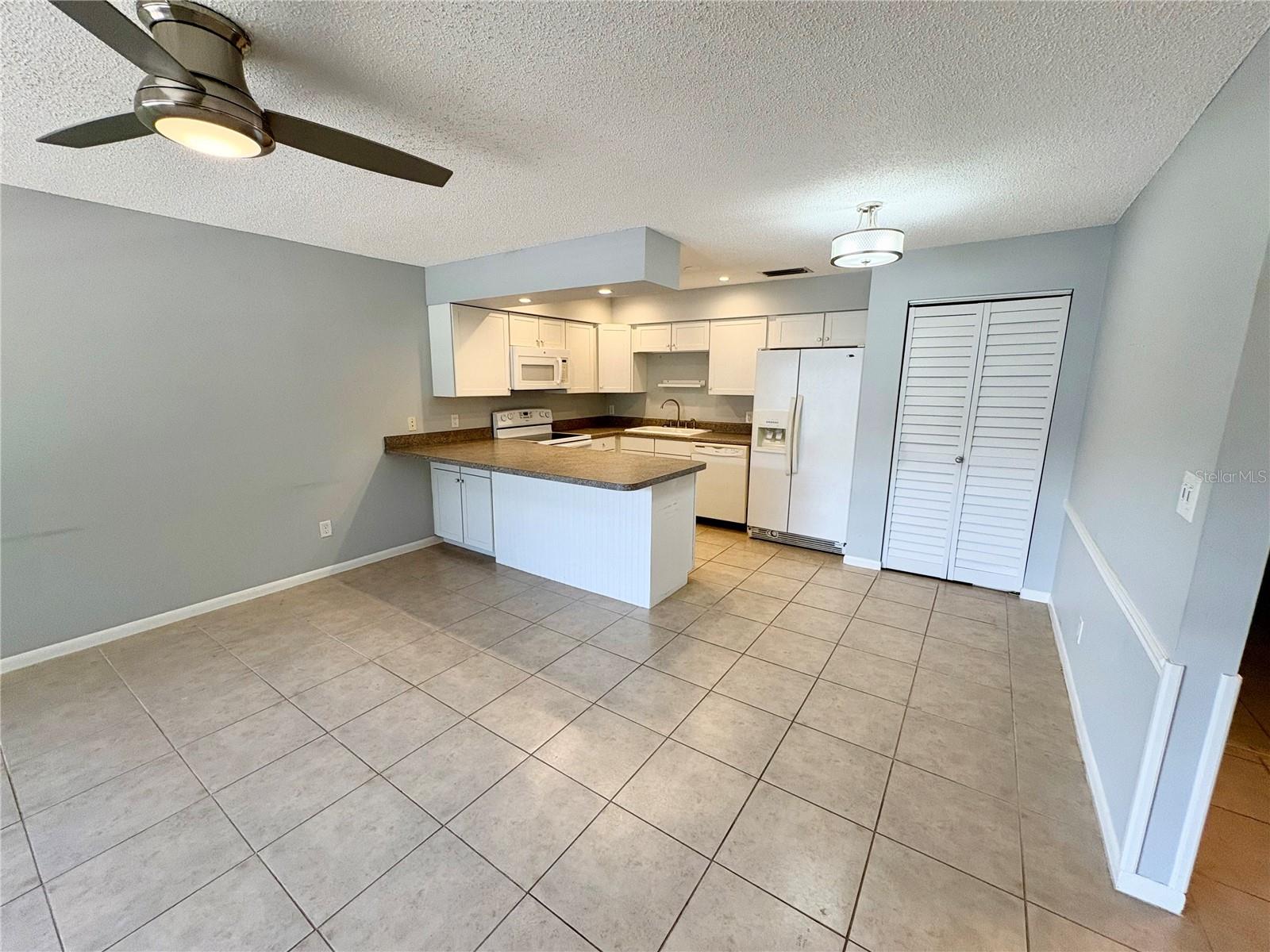 Image 7 of 33 For 108 Lacosta Lane 417
