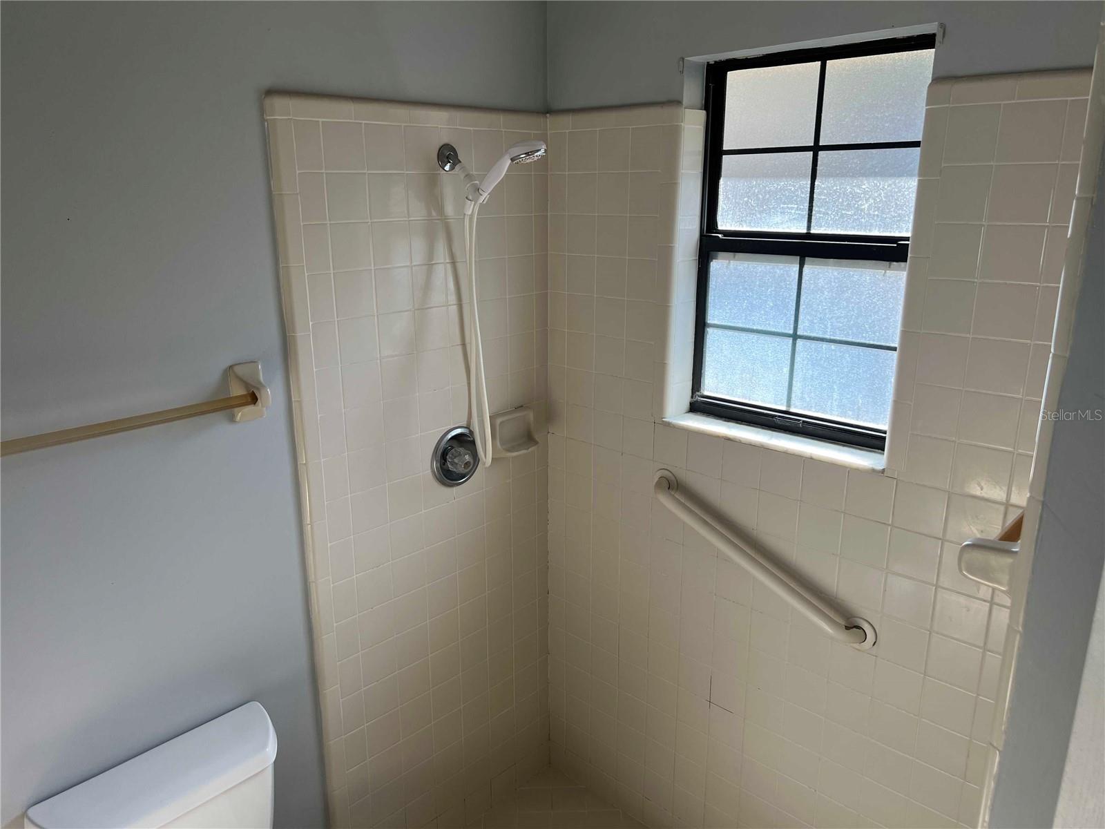 Image 10 of 20 For 33 Fernwood Lane