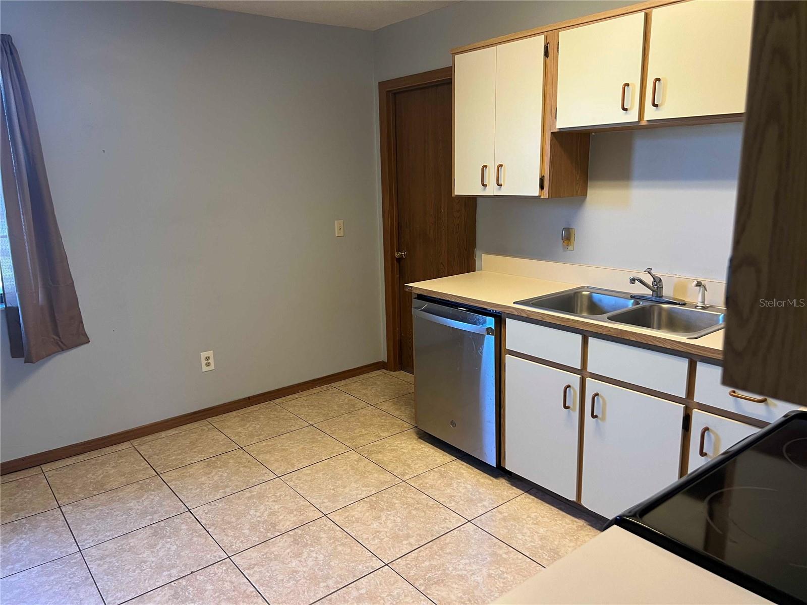 Image 5 of 20 For 33 Fernwood Lane