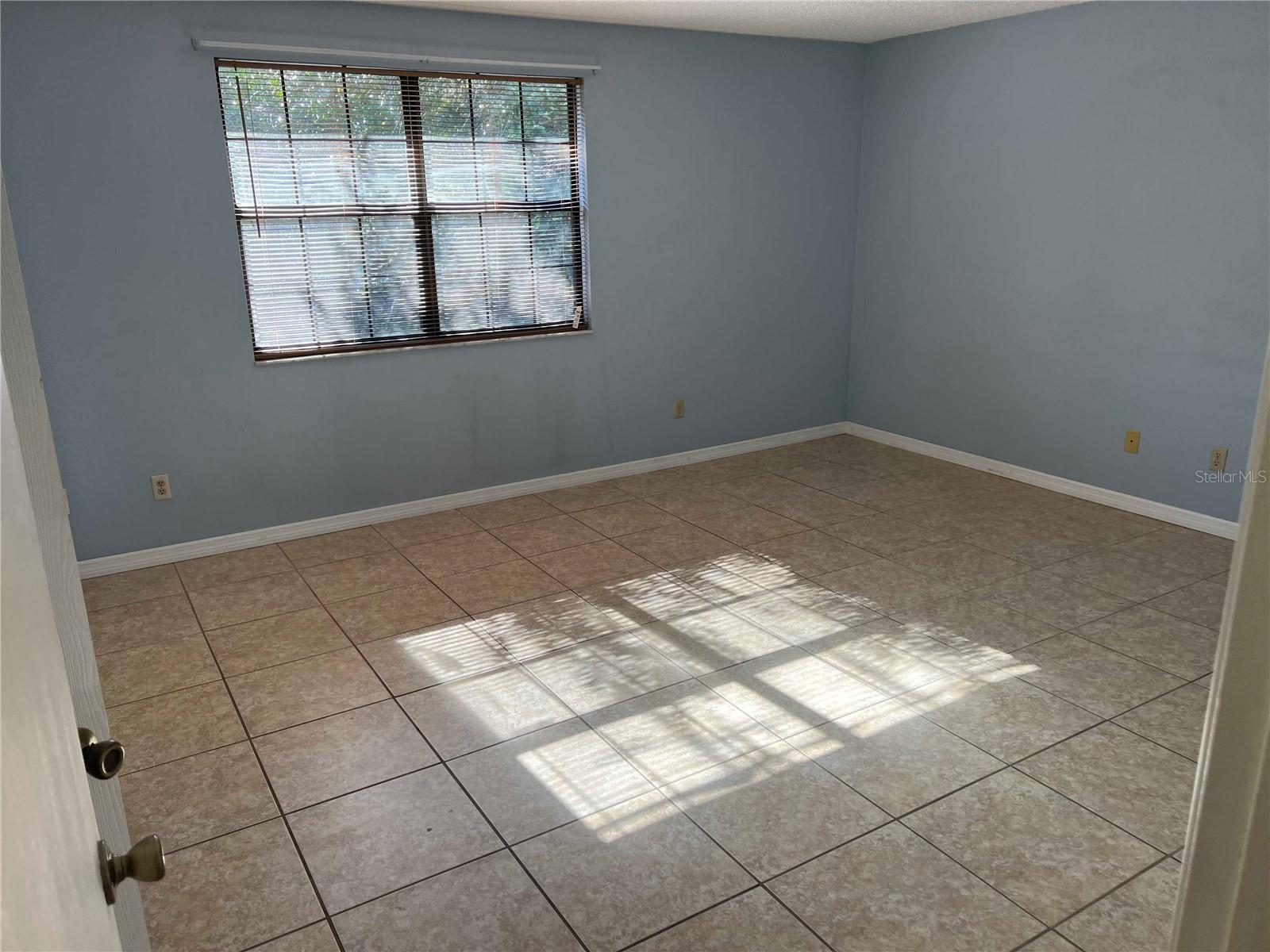 Image 7 of 20 For 33 Fernwood Lane