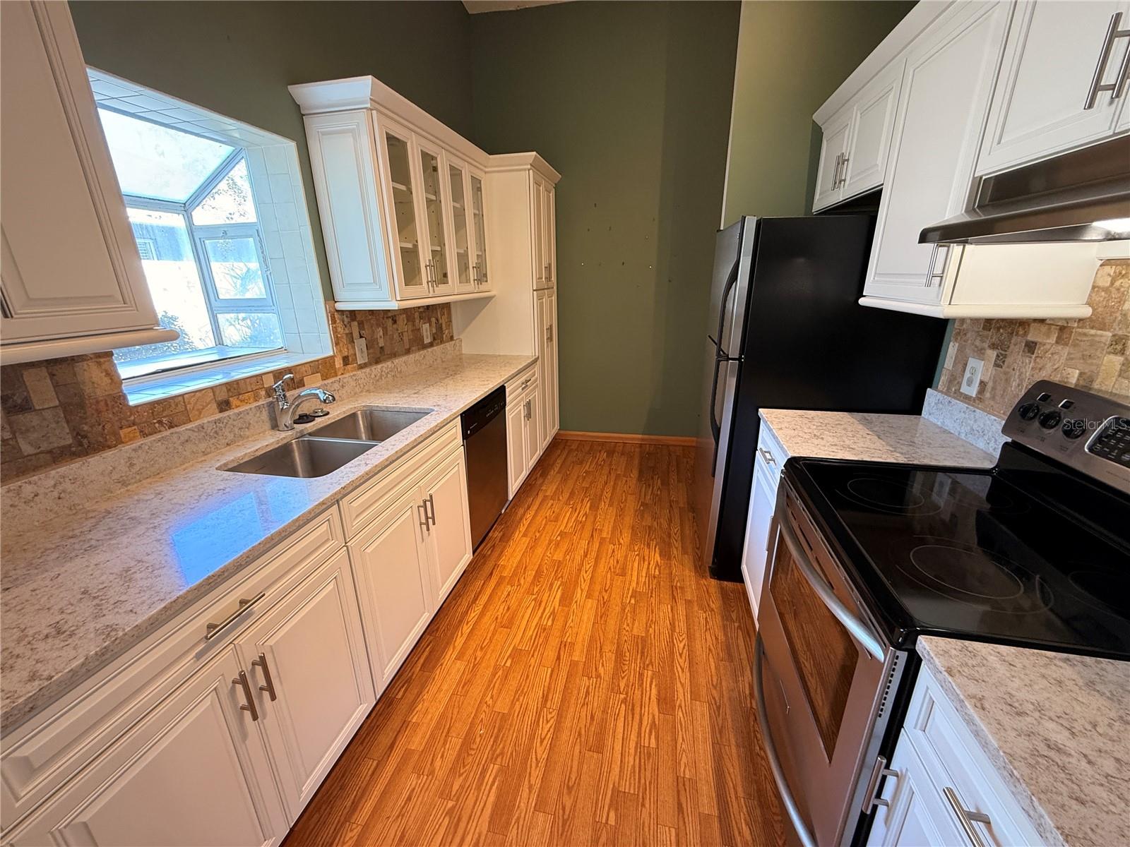 Image 16 of 26 For 18 Fordham Lane