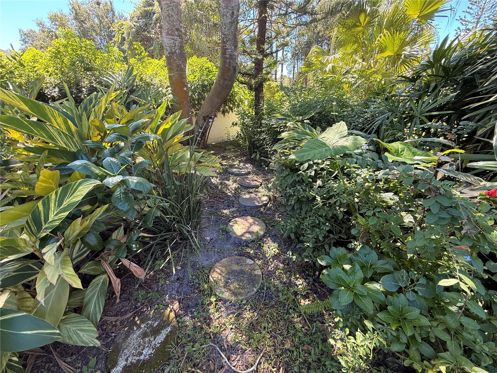 Image 22 of 26 For 18 Fordham Lane