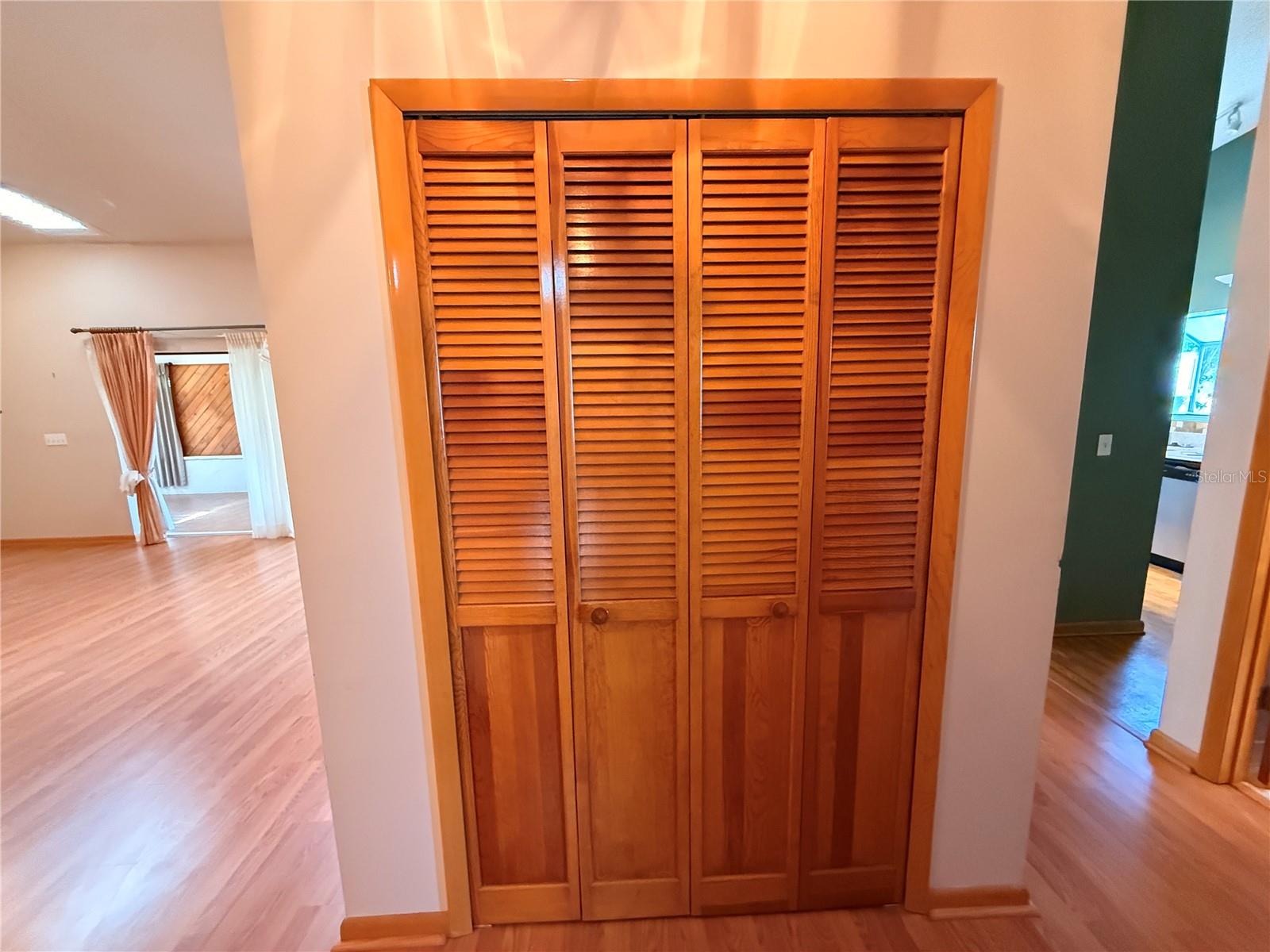 Image 4 of 26 For 18 Fordham Lane