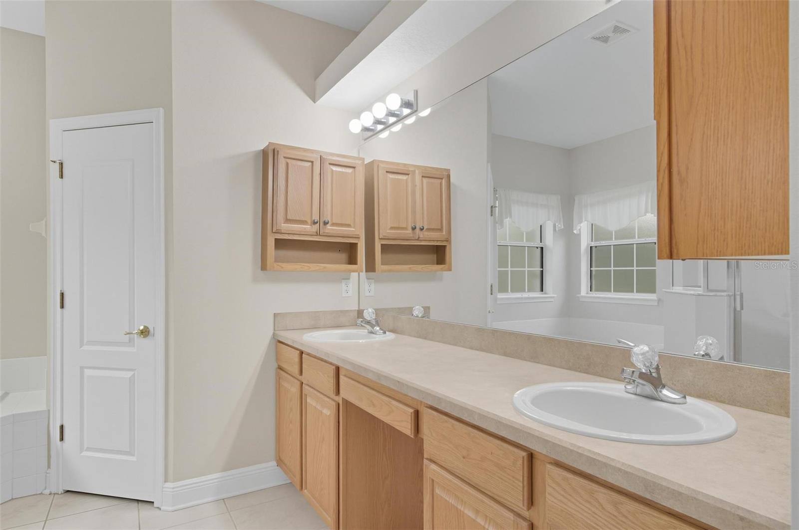 Image 34 of 66 For 18 Ullman Court