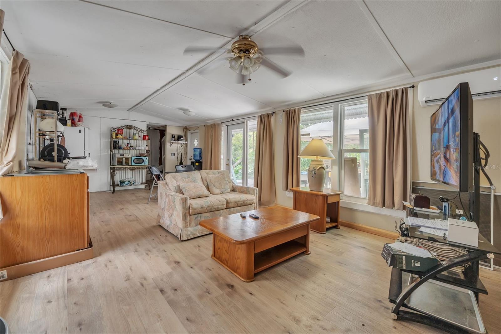 Image 4 of 44 For 2110 Poinsettia Drive