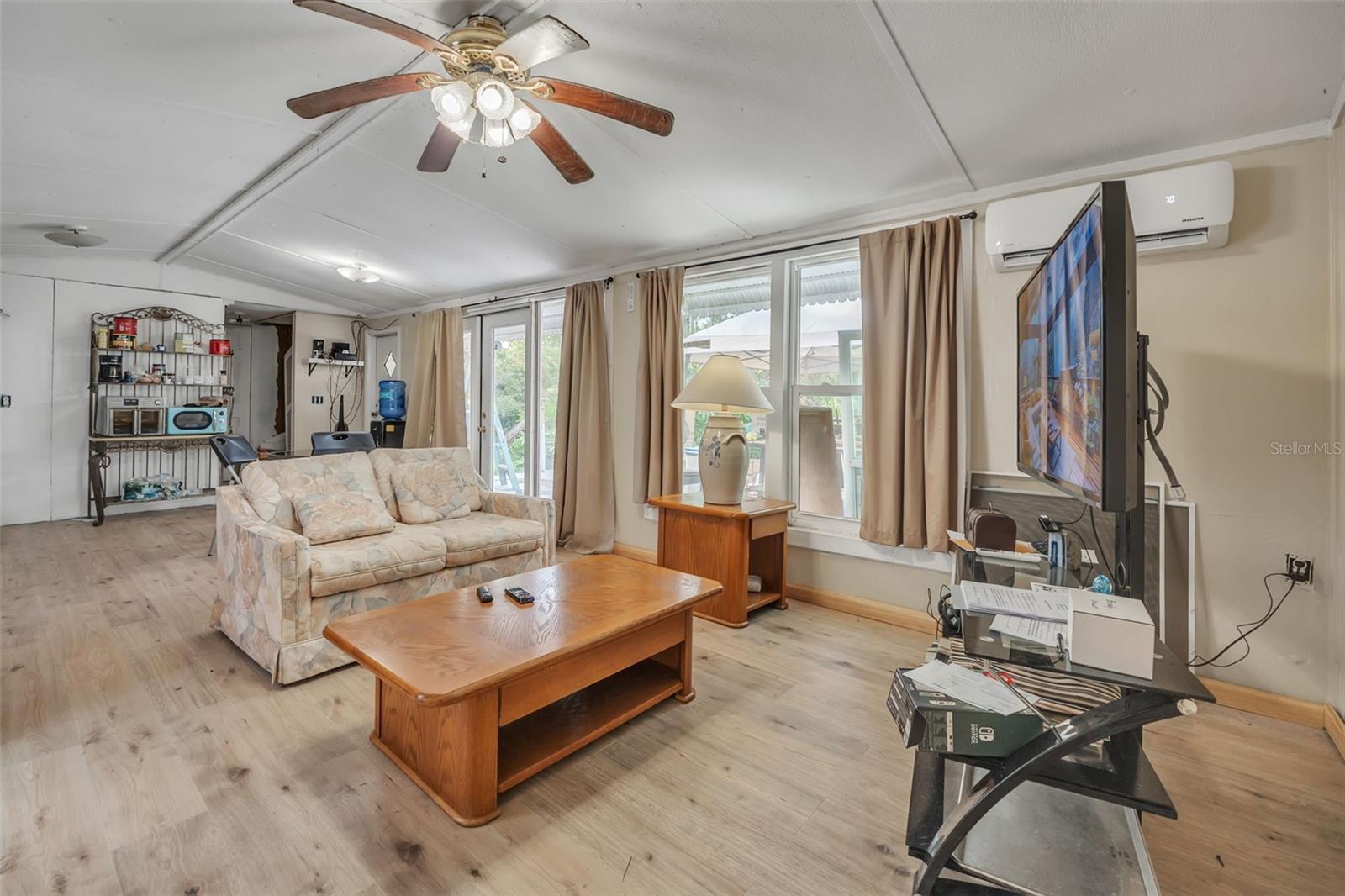 Image 5 of 44 For 2110 Poinsettia Drive