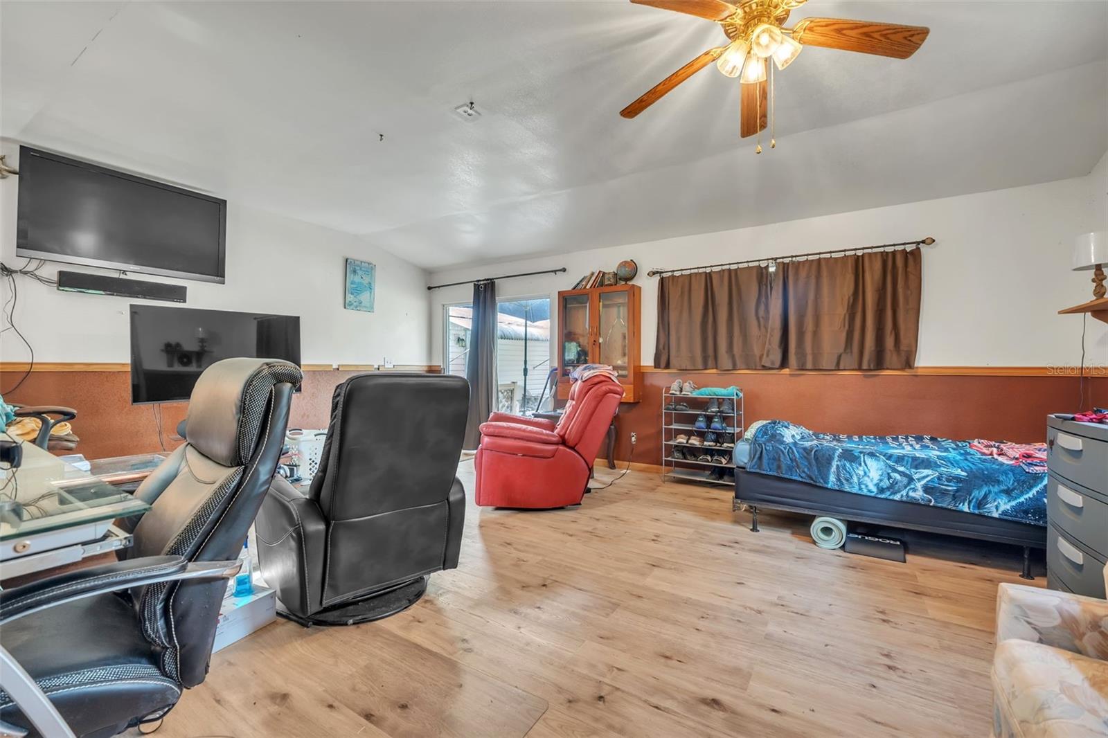 Image 6 of 44 For 2110 Poinsettia Drive
