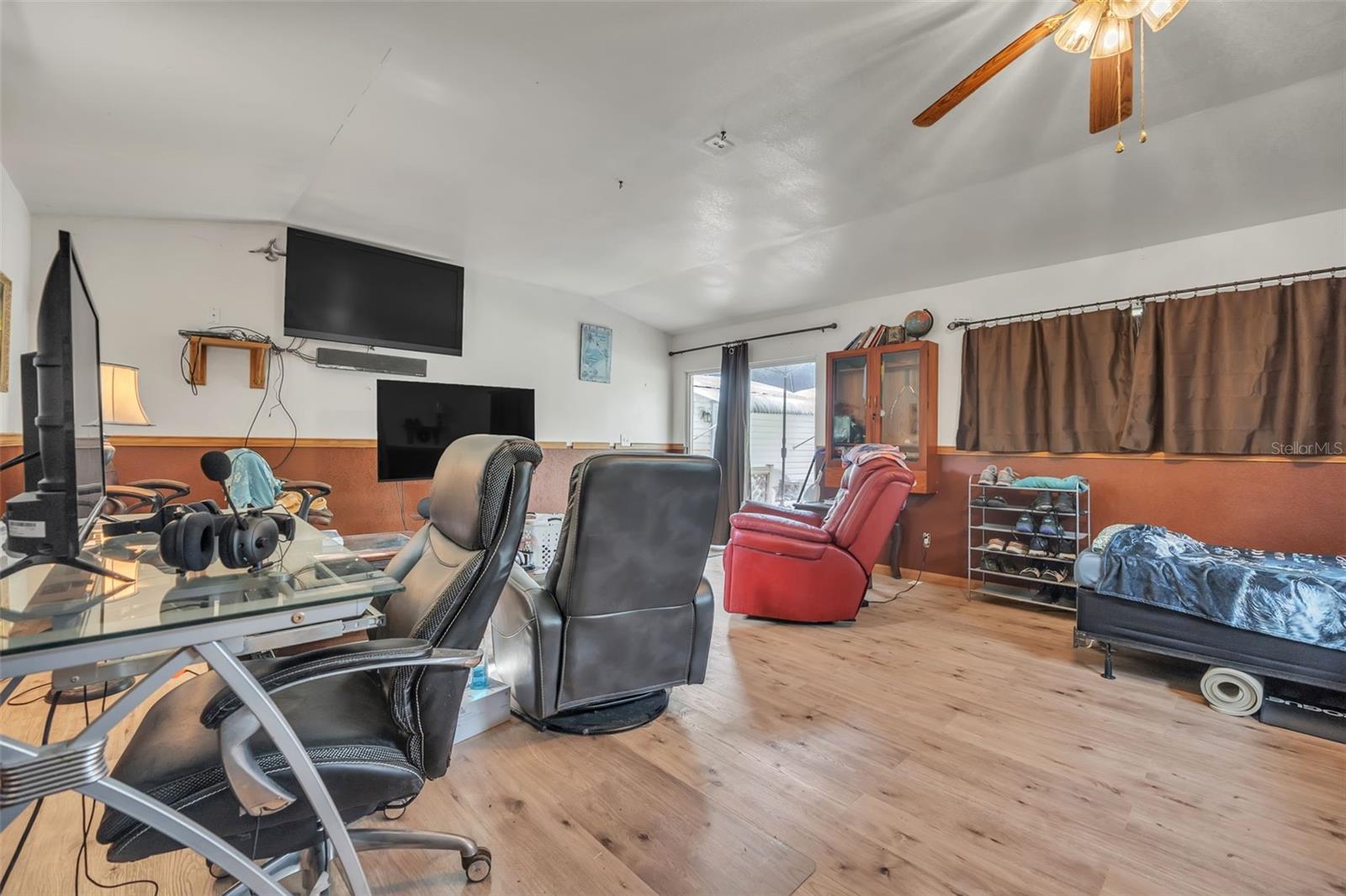 Image 7 of 44 For 2110 Poinsettia Drive