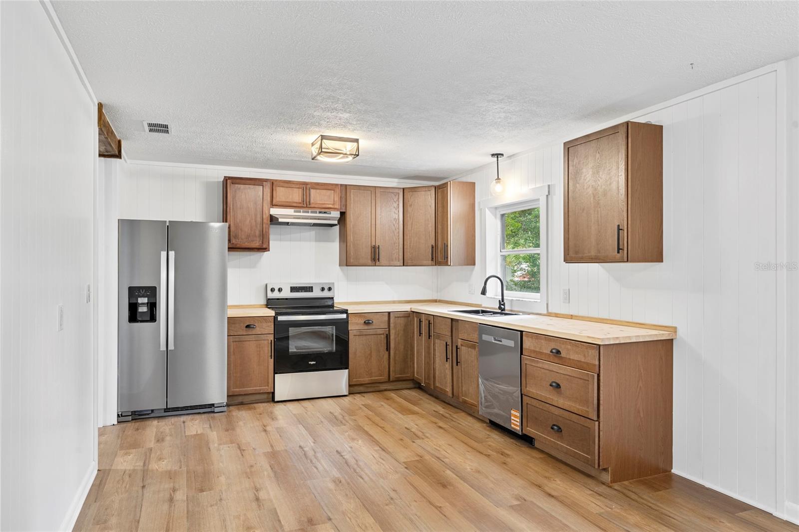 Image 13 of 41 For 5978 Fury Drive