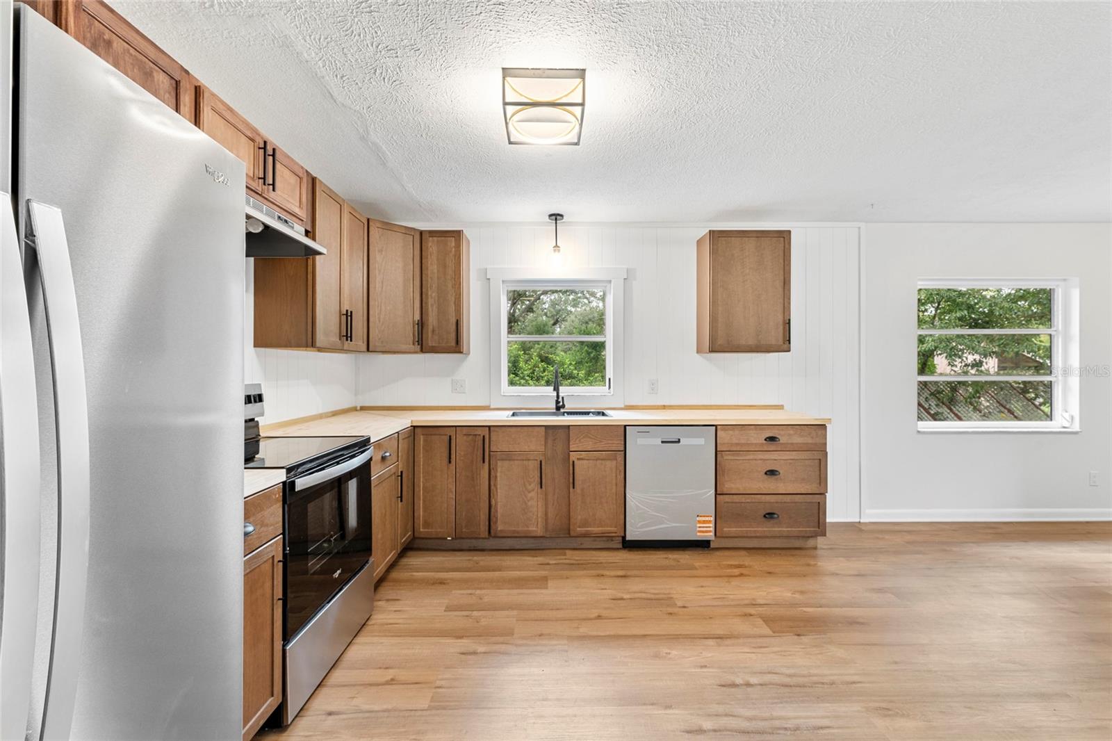 Image 15 of 41 For 5978 Fury Drive