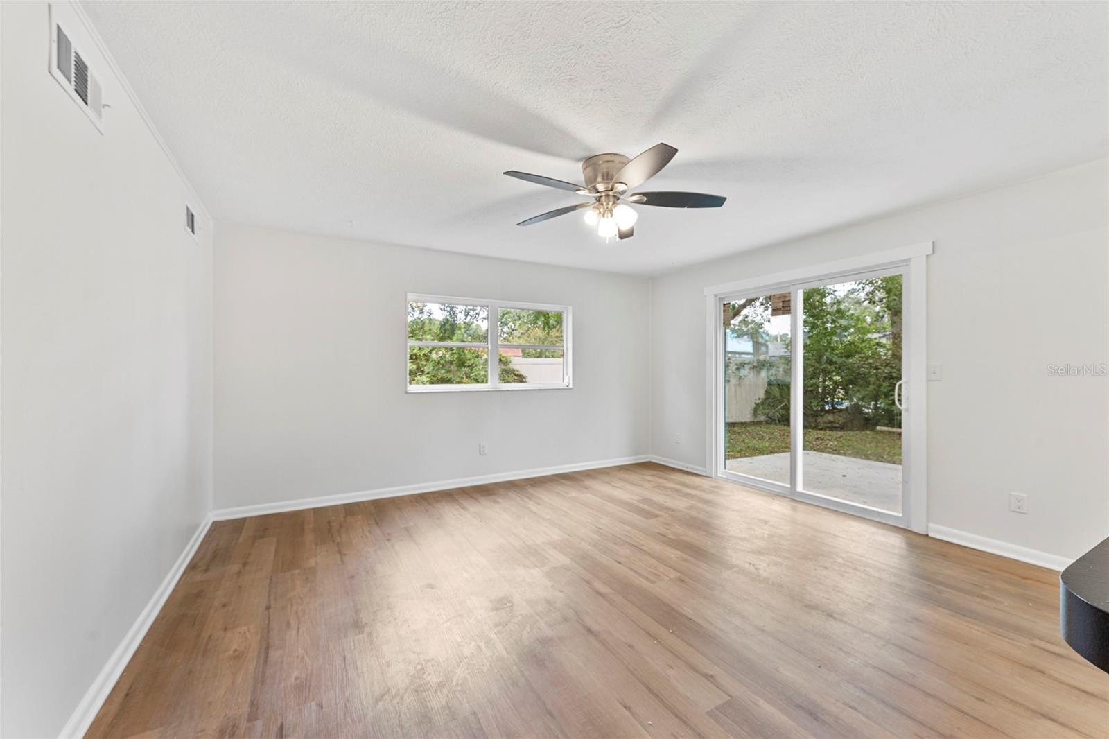 Image 17 of 41 For 5978 Fury Drive