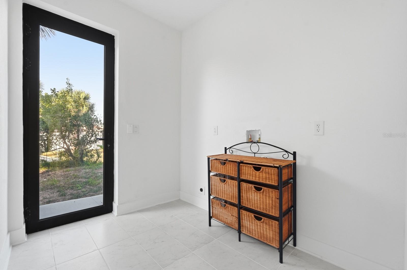 Image 15 of 79 For 1321 Central Avenue