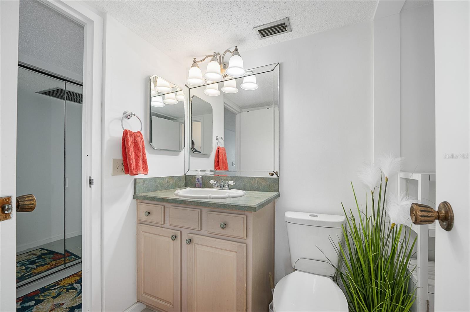 Image 15 of 45 For 925 Halifax Avenue 604