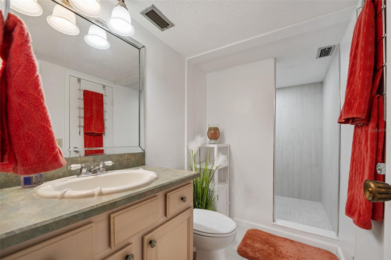 Image 16 of 45 For 925 Halifax Avenue 604