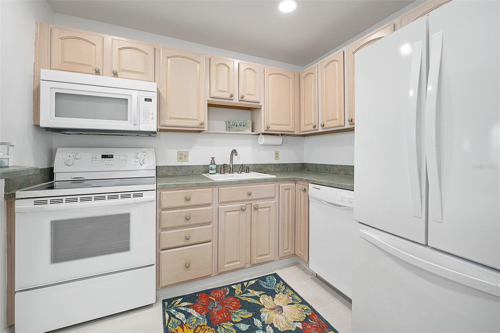 Image 4 of 45 For 925 Halifax Avenue 604