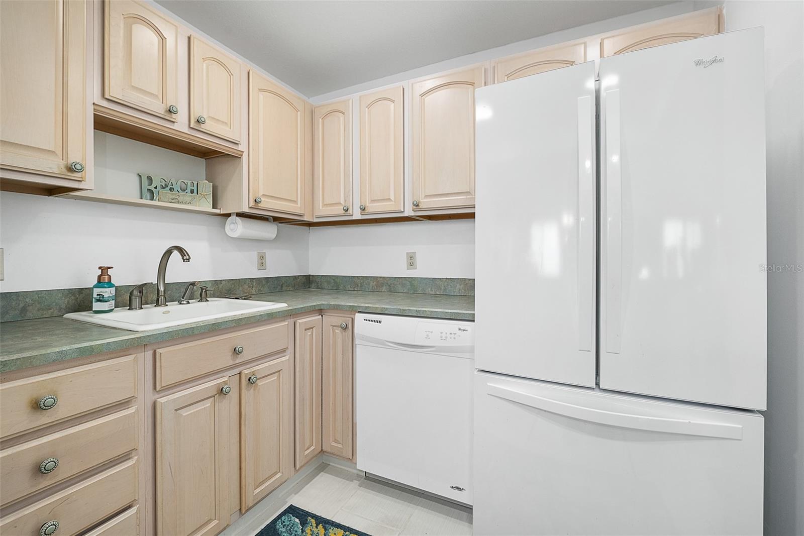 Image 5 of 45 For 925 Halifax Avenue 604