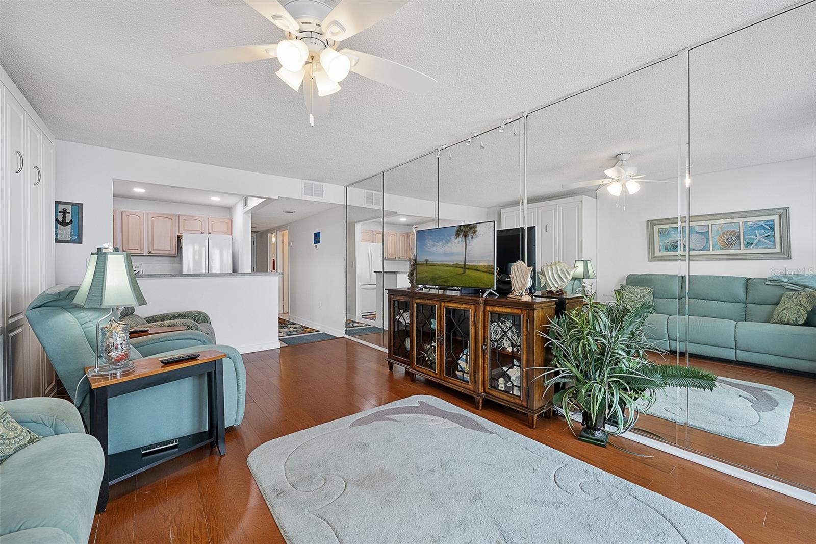 Image 9 of 45 For 925 Halifax Avenue 604