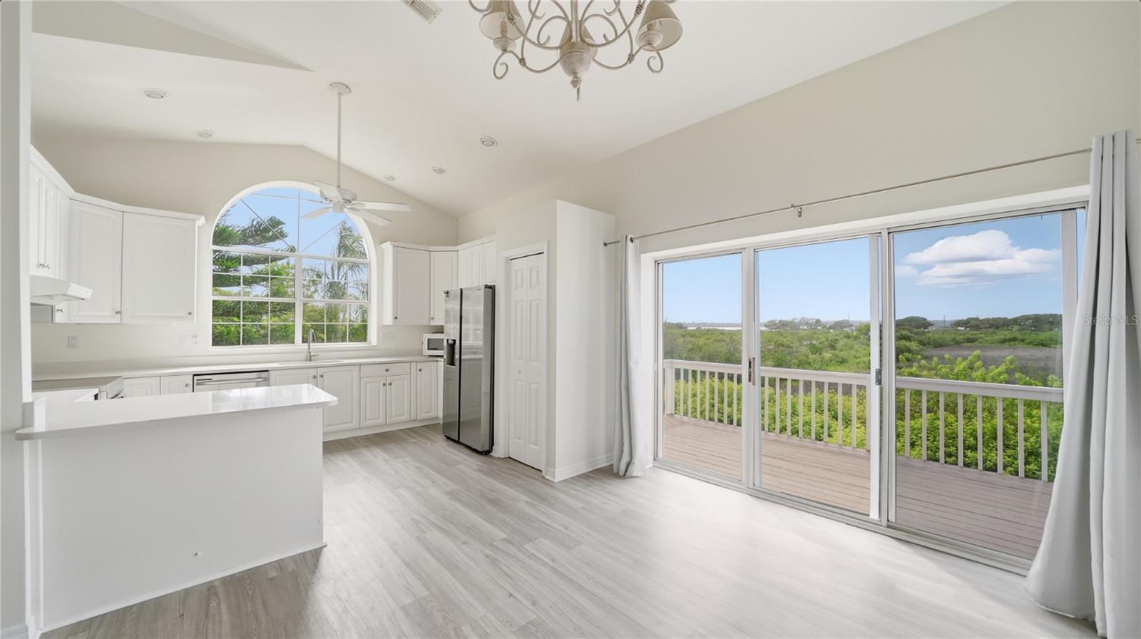 Image 10 of 73 For 300 Riverside Boulevard