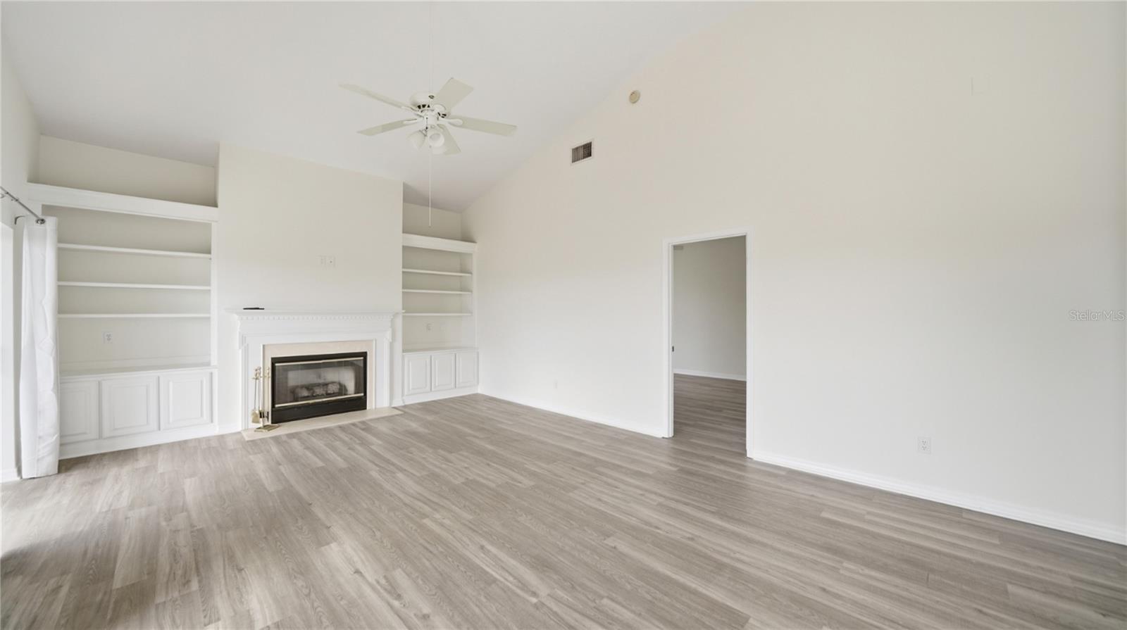 Image 17 of 73 For 300 Riverside Boulevard