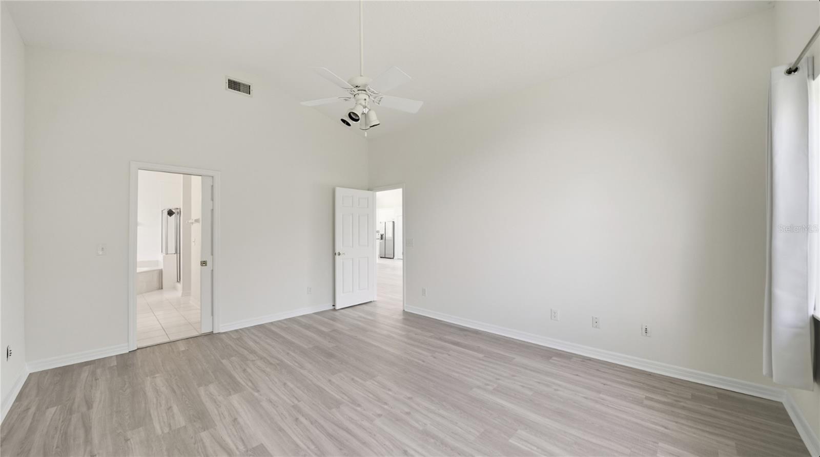 Image 20 of 73 For 300 Riverside Boulevard