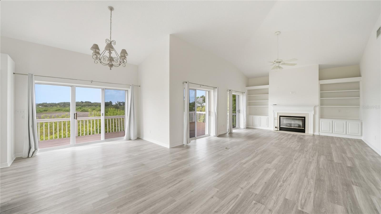 Image 7 of 73 For 300 Riverside Boulevard