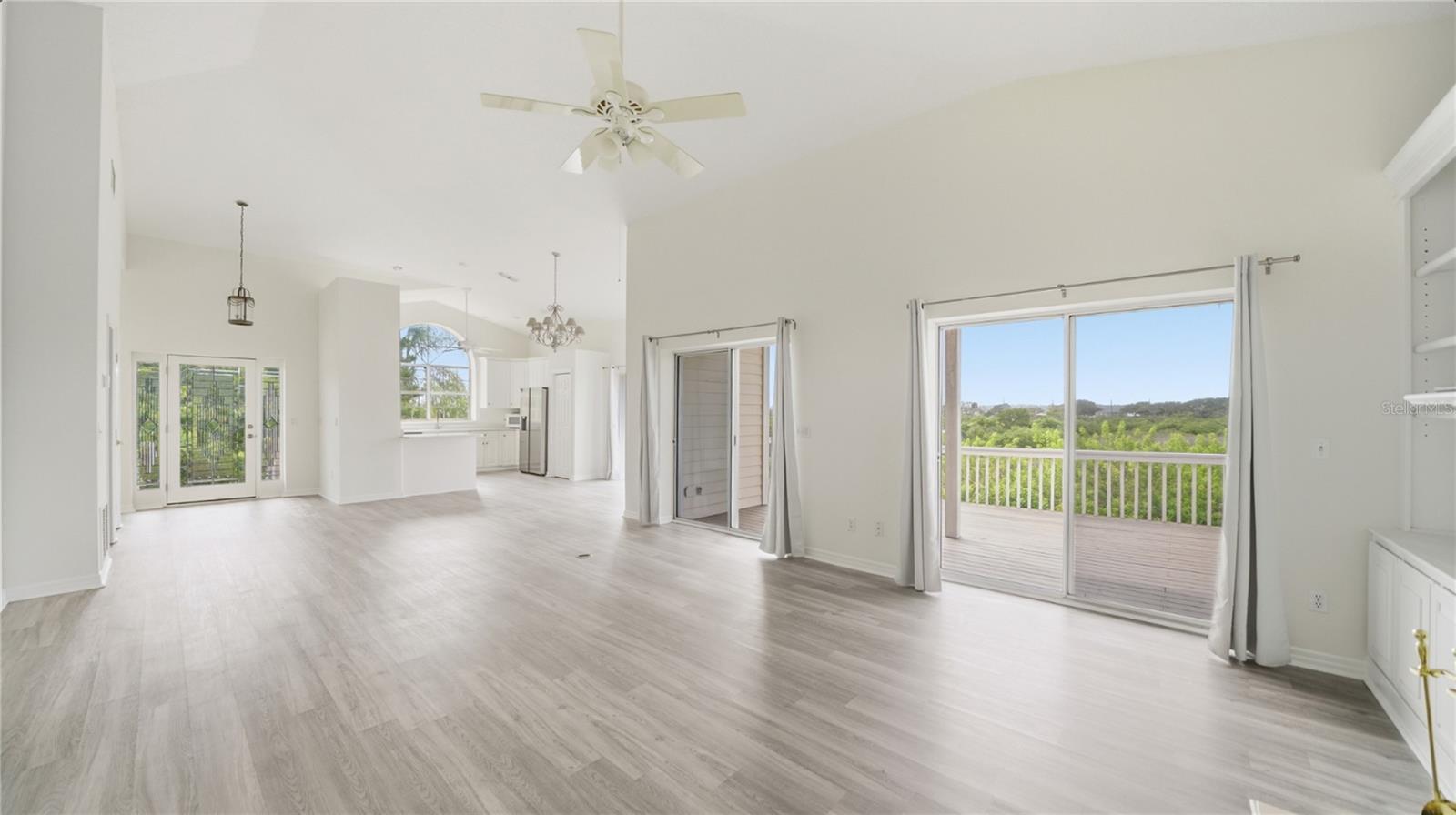 Image 9 of 73 For 300 Riverside Boulevard
