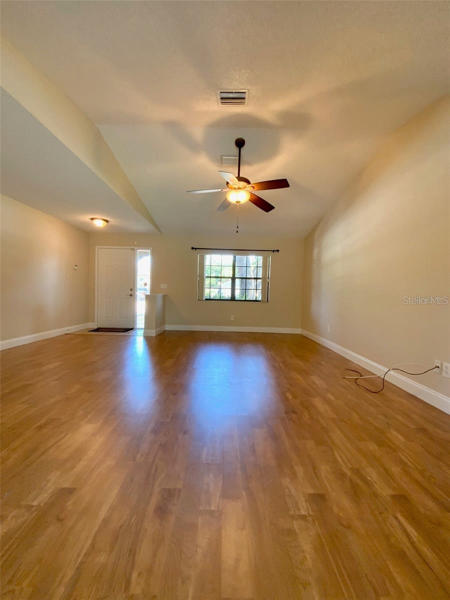 Image 5 of 22 For 10 Peyton Place