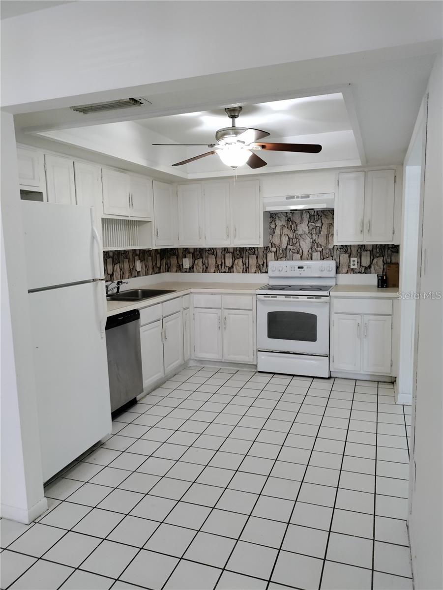 Image 5 of 11 For 3 Carr Court