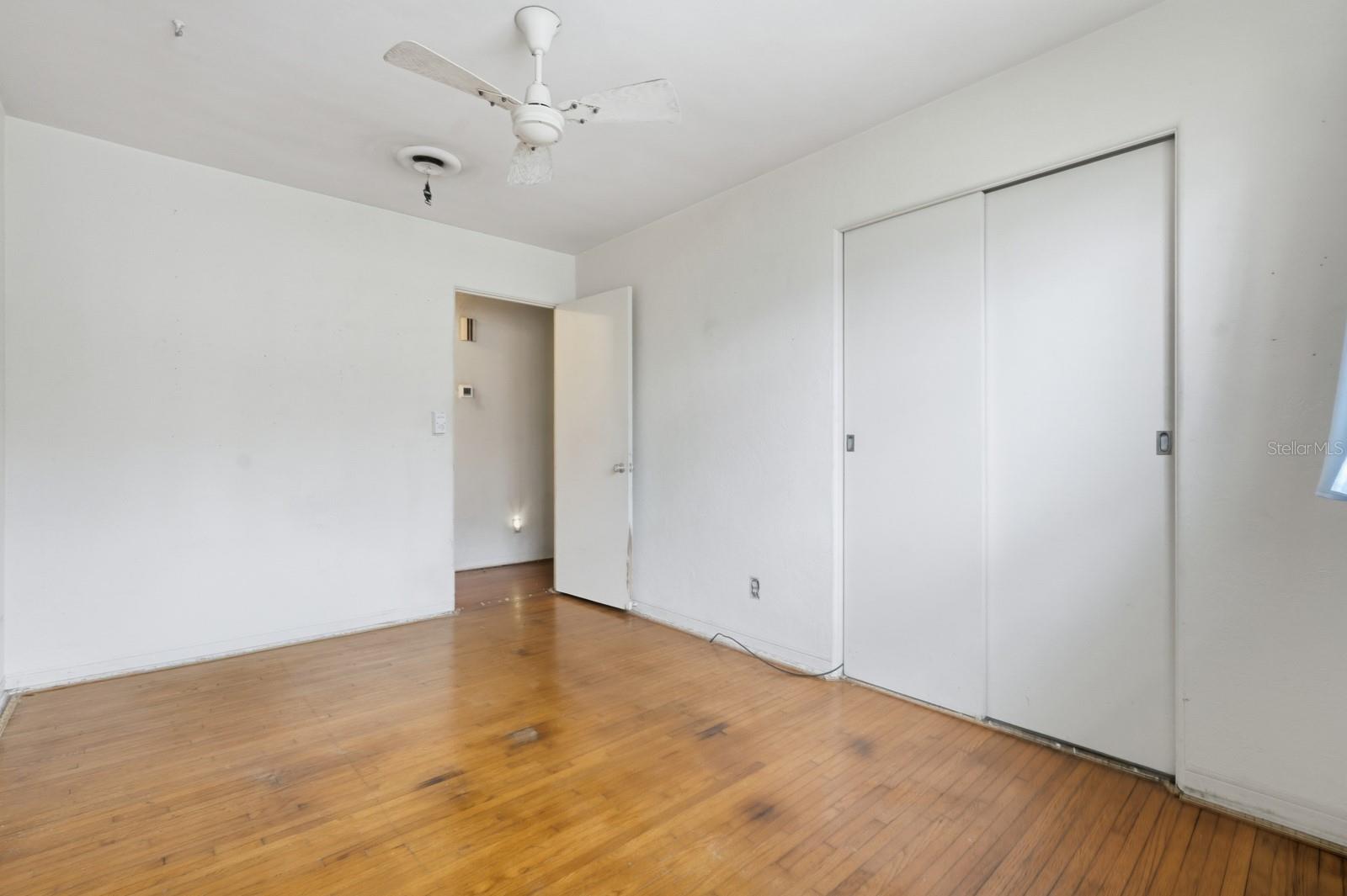 Image 10 of 32 For 409 Manhattan Avenue