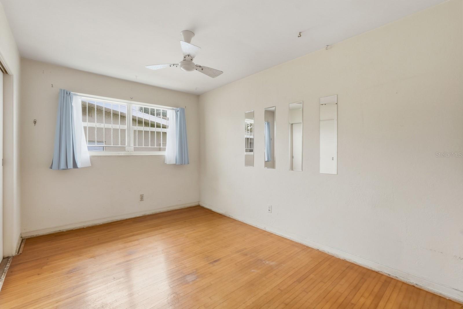 Image 11 of 32 For 409 Manhattan Avenue