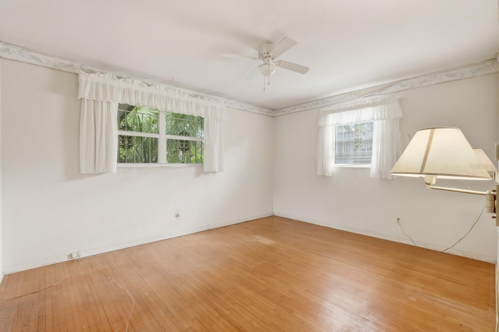 Image 14 of 32 For 409 Manhattan Avenue