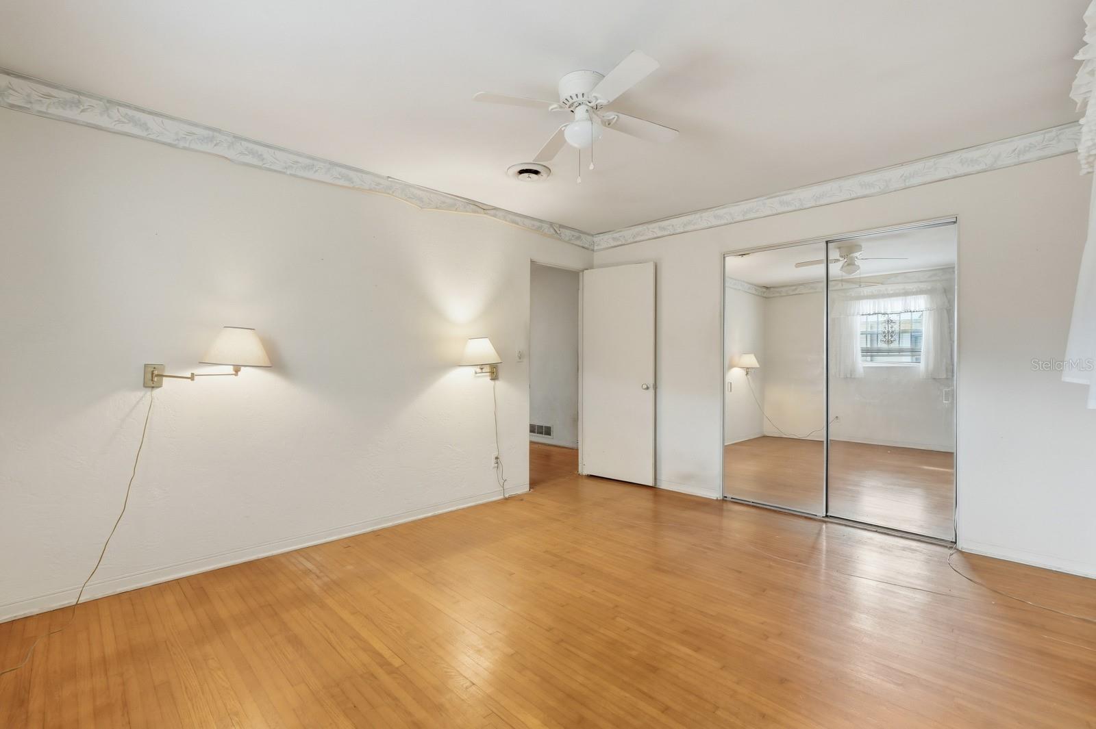 Image 16 of 32 For 409 Manhattan Avenue