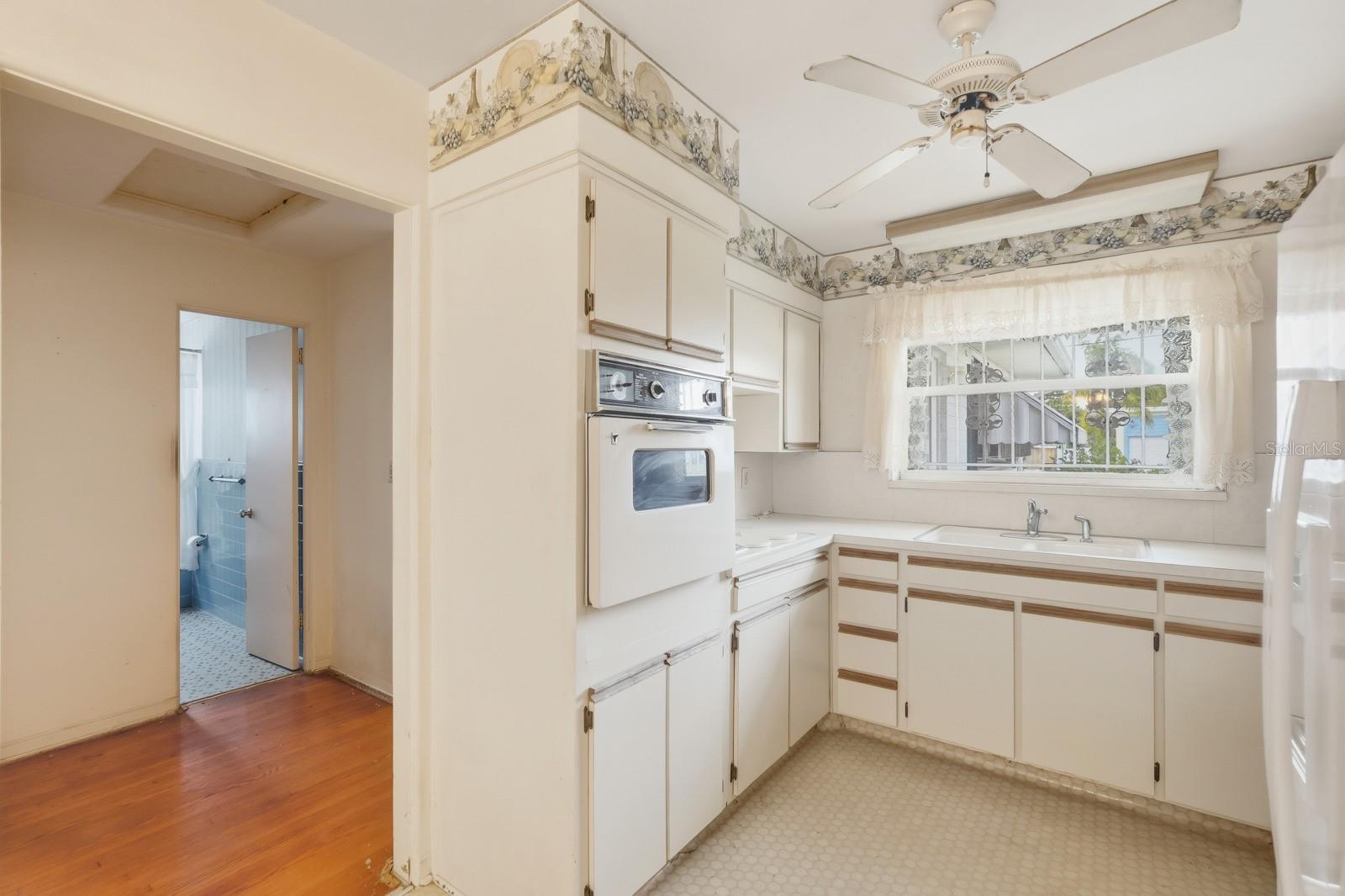 Image 17 of 32 For 409 Manhattan Avenue