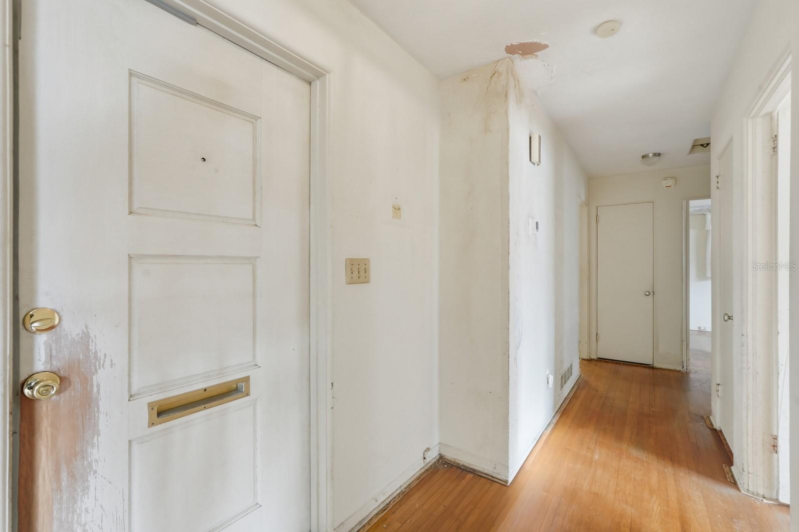 Image 9 of 32 For 409 Manhattan Avenue