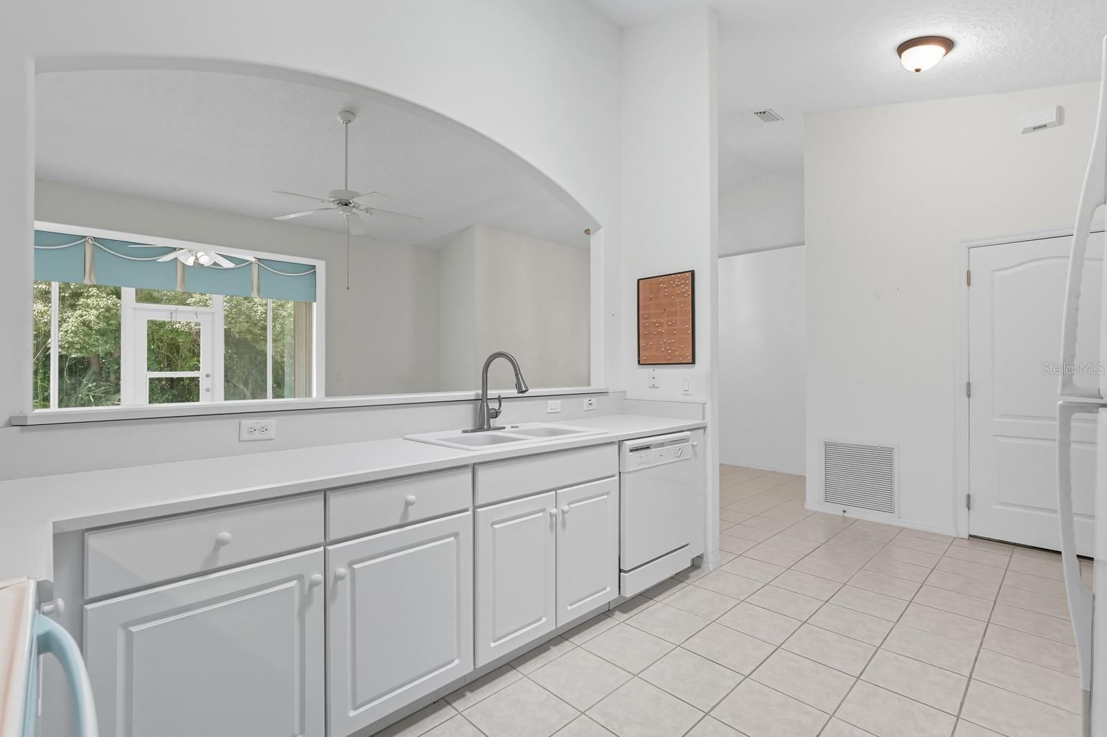 Image 13 of 37 For 35 Veranda Way 29