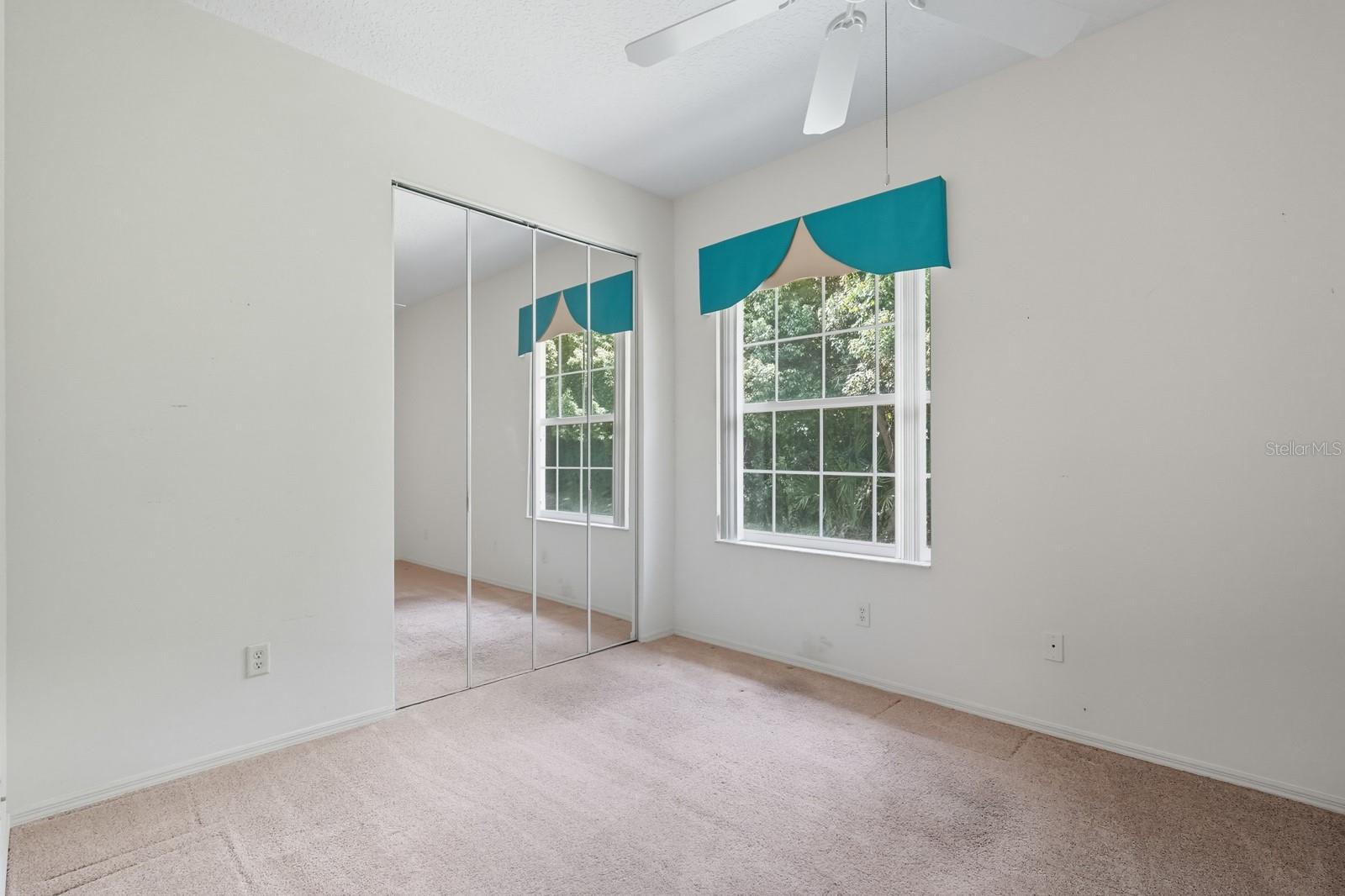 Image 16 of 37 For 35 Veranda Way 29