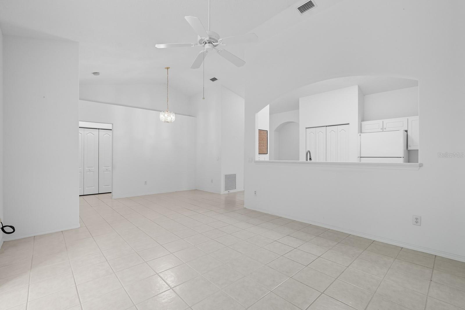 Image 20 of 37 For 35 Veranda Way 29