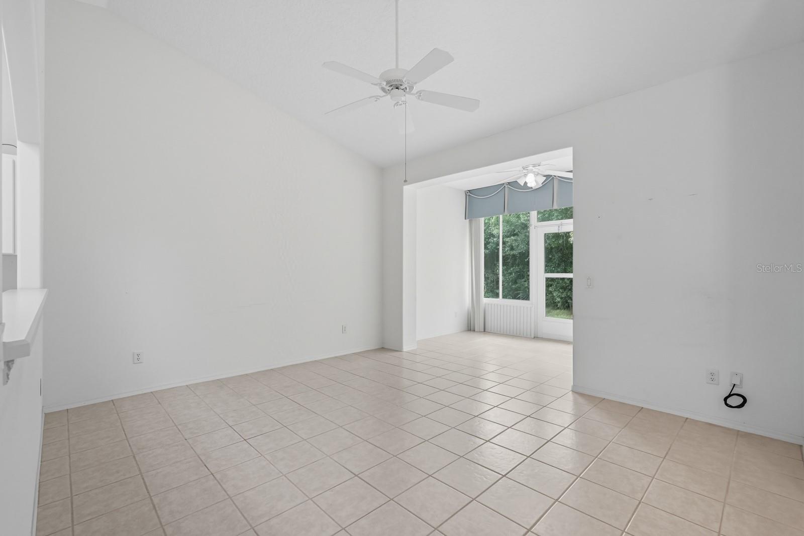 Image 22 of 37 For 35 Veranda Way 29